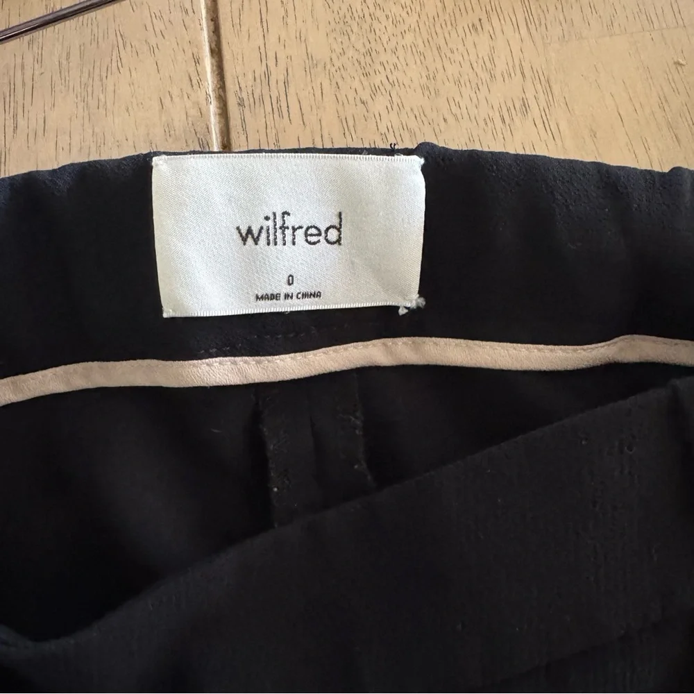 Aritzia Wilfred‎ Cropped Dress Pants Womens 0 Pull On Casual Office Capris Black